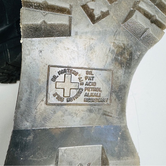 Dr. Martens  2976 Platform Faux- Fur Lined ankle boots - Picture 16 of 16